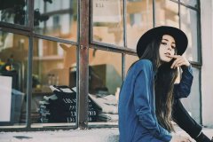 学会这4个姿势，让你合理地调戏妹子