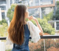 坏男人分享：一个人外出旅游时撩妹大法